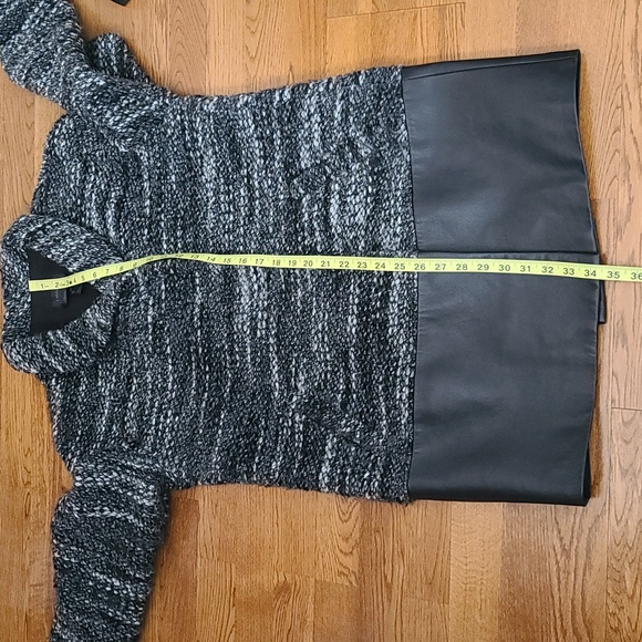 Danier Women's Black Wool Blend and Leather Coat (Sz M) - Picture 11 of 15